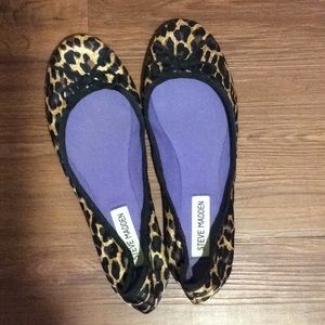 Steve Madden flats. Never worn.